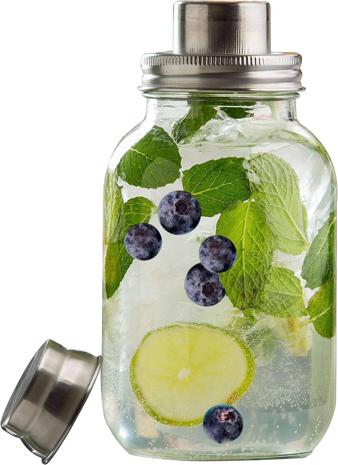 handy and cute cocktail shaker using a mason jar